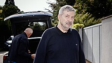 Právník Miroslav Jansta po zaplacení kauce opustil vazební v�znici na Pankráci....