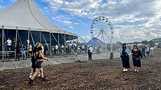 Vyjednávání o nové lokalit� trvalo více ne� rok a sama výstavba festivalového...