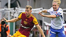 Marios Pourzitidis z Dukly se sna�í zpracovat mí� p�ed ostravským Mat�jem �ínem.
