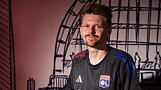 Pavel �ulc pózuje po p�estupu do Lyonu.