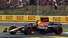 Max Verstappen na trati bhem tréninku ped Velkou cenou Maarska.