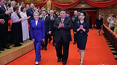 Vládce KLDR Kim �ong-un se svou dcerou Kim �u-e p�i setkání s ruskou ministryní...