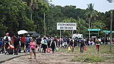 Z mexického m�sta Tapachula na jihu zem� vy�el pochod p�ibli�n� 300 migrant�,...