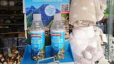 Rakouská turistická vesnika Hallstatt prodává vzduch v lahvích.