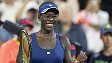 Victoria Mboková se raduje z postupu do semifinále turnaje v Montrealu.