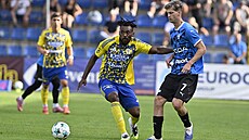 Boj o balon v zápase mezi Zlínem a Mladou Boleslaví.