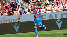 Mat�j Vydra se raduje z gólu Prince Adua do sít� Slovácka.