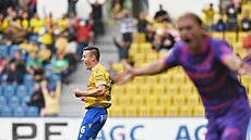 Teplický Michal Bílek slaví sv�j druhý gól do sít� Bohemians.