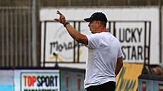 Trenér Zbrojovky Brno Martin Sv�dík b�hem zápasu s Táborskem.