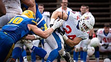 �védsko vs. �esko. Momentka ze zápasu reprezentací amerického fotbalu.