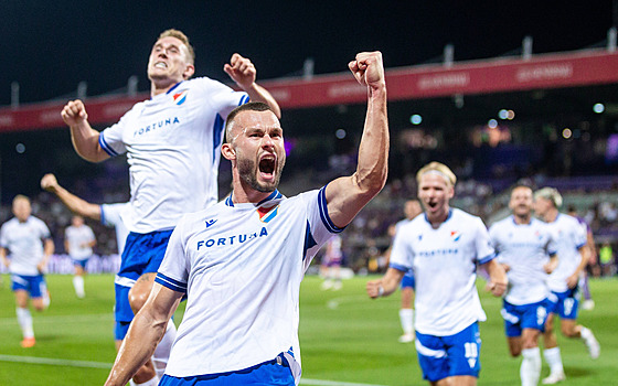 Erik Prekop v euforii po prom�n�né penalt� na h�i�ti Austrie Víde�.