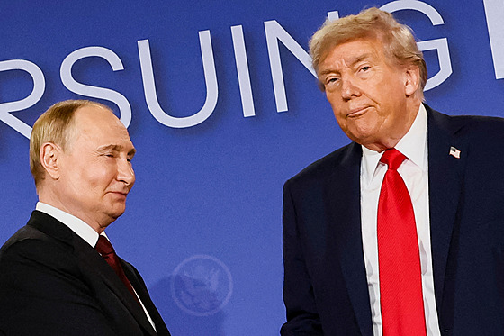 Vladimir Putin a Donald Trump na summitu na Alja�ce (15. srpna 2025)