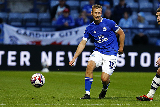 Sivert Mannsverk na hostování v Cardiffu.