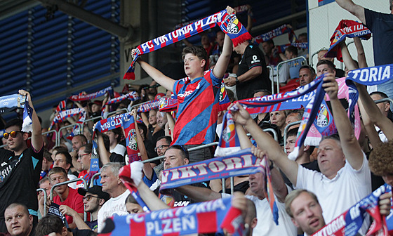 Fanouci ped odvetným zápasem Ligy mistr mezi plzeskou Viktorií a Rangers.