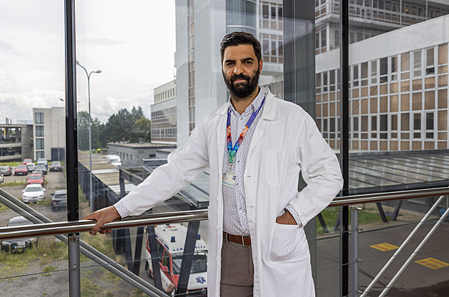 Michal Eid, onkolog z Interní hematologické a onkologické kliniky FN Brno a...