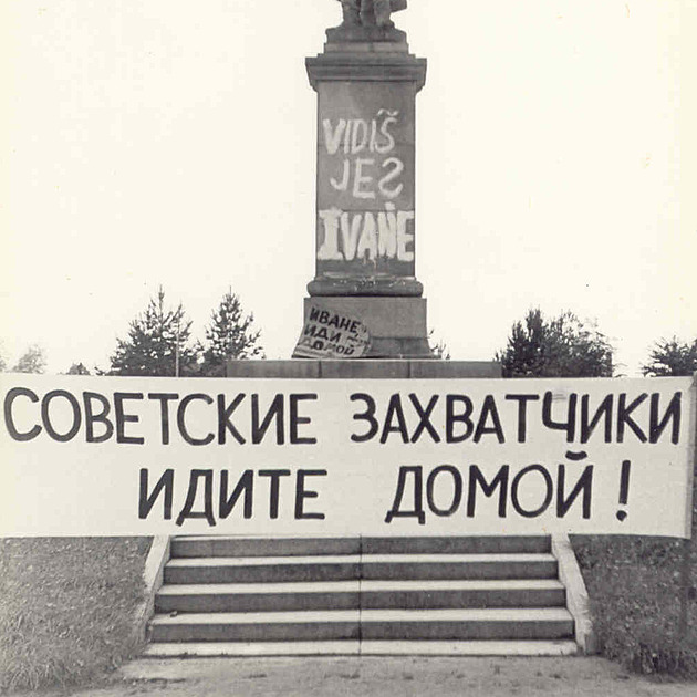 Dobová fotka sochy v parku U Ivana z archivu árského Regionálního muzea...