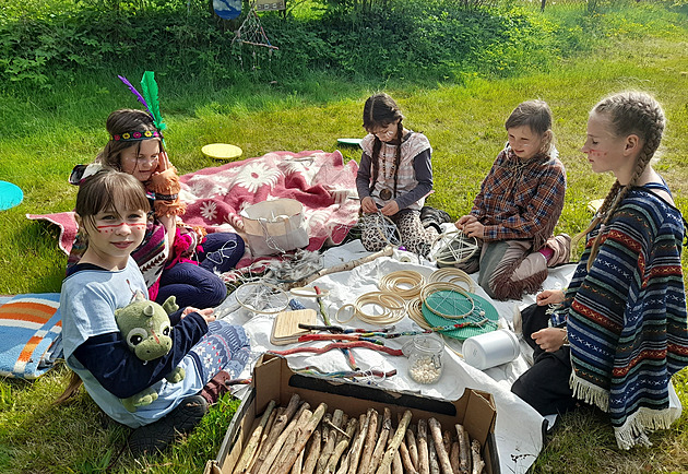 Na novém psobiti v Olené mají dti ze koly Spolu k dispozici i rozlehlou...