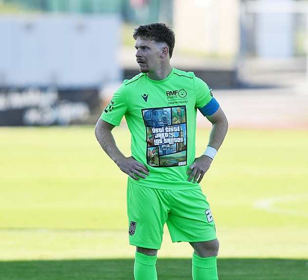 Žitný ze Zbrojovky mu zlomil nohu, přesto ústecký Kott žádá: Snižte mu trest