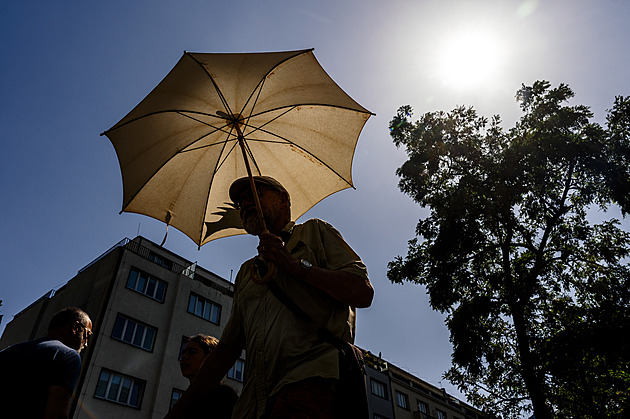 Pátek může být nejteplejším dnem roku, bude až 38 °C. O víkendu se mírně ochladí