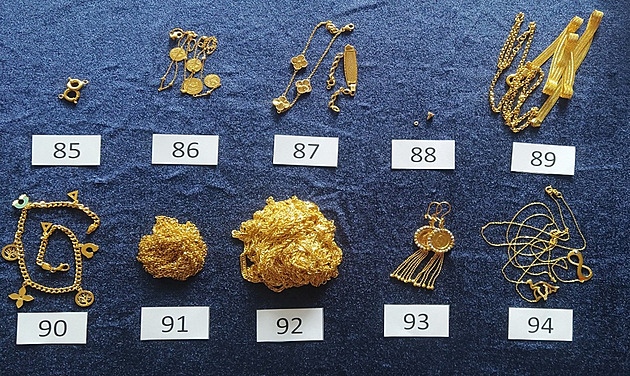 Zabavené zlato za 43 milionů. Stát vydraží přes dva tisíce šperků