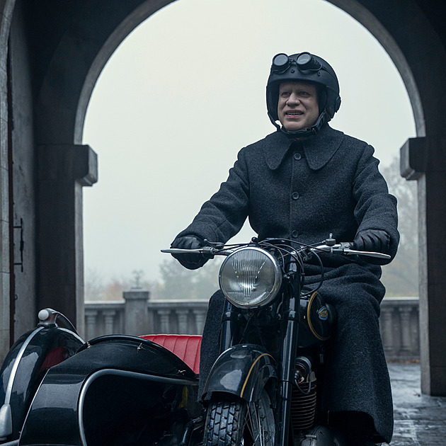 Netflix láká na temné finále. Wednesday se vrací v traileru ke druhé části