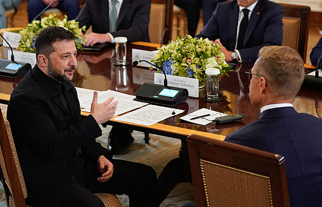 Trump na mě tlačí, vyzývá k ústupkům Ukrajinu, ne Rusko, uvedl Zelenskyj