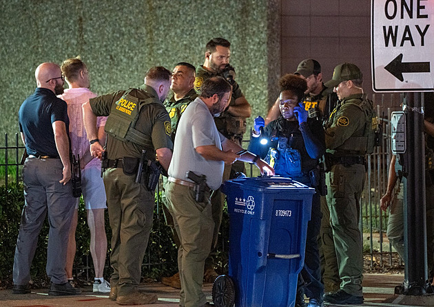 Nadávat a hodit sendvič po policistovi? To pořád není napadení, pravila porota v USA