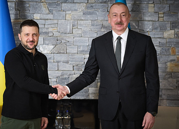 Rozzlobený Ázerbájdžán chce vyzbrojit Kyjev. Ruská propaganda vyhrožuje válkou