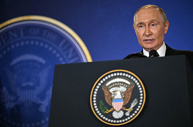 Putinův sen o velké říši se ztrácí v mlze. Prostor do Střední Asie i jižního Kavkazu si šéf Kremlu sám zavírá