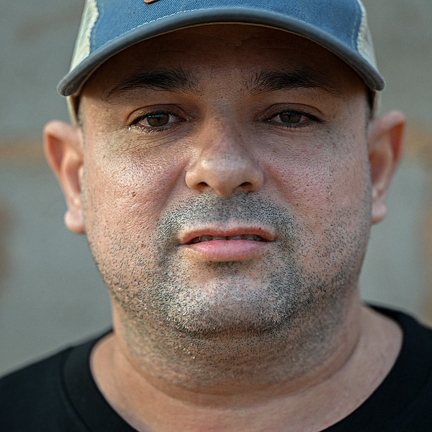 Hřbitov živých. Lidé deportovaní Trumpem mluví o tvrdých poměrech v megavězení