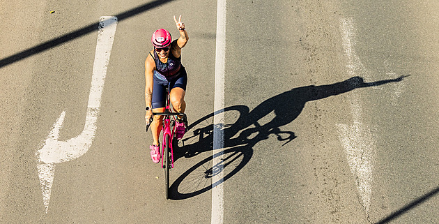 Extrémní triatlon i vodní show na Labi. Druhý hradecký Ironman vrcholí
