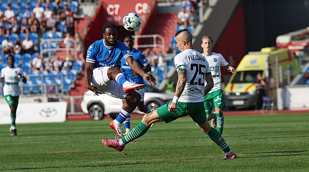 Ještě eliminovat laciné ztráty, velí kapitán Fleišman. Proč si s koučem vyká i tyká?