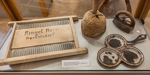Vci odsunutých obyvatel Broumovska ze sbírek muzea ve Forchheimu