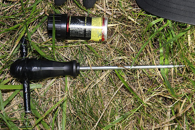 Pi dopadení ml mu u sebe náiní, kterým kamiony otvíral.