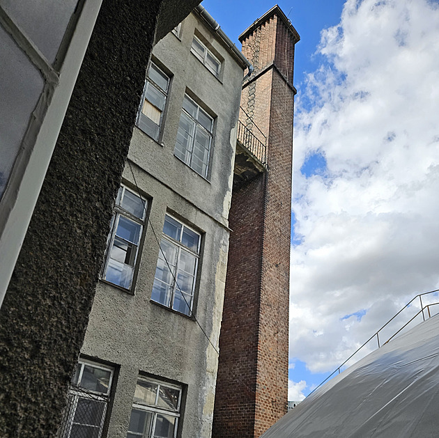 Bourat se bude ást komína od lávky nahoru. Zbytek stavai zpevní. Samozejm...