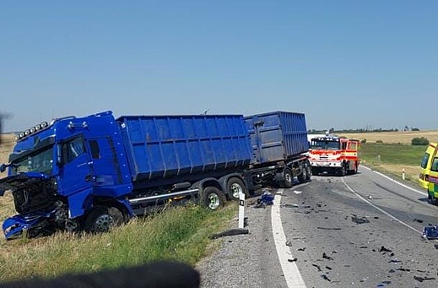 Váná nehoda u eletavy uzavela hlavní tah mezi Jihlavou a Znojmem. (13. srpna...