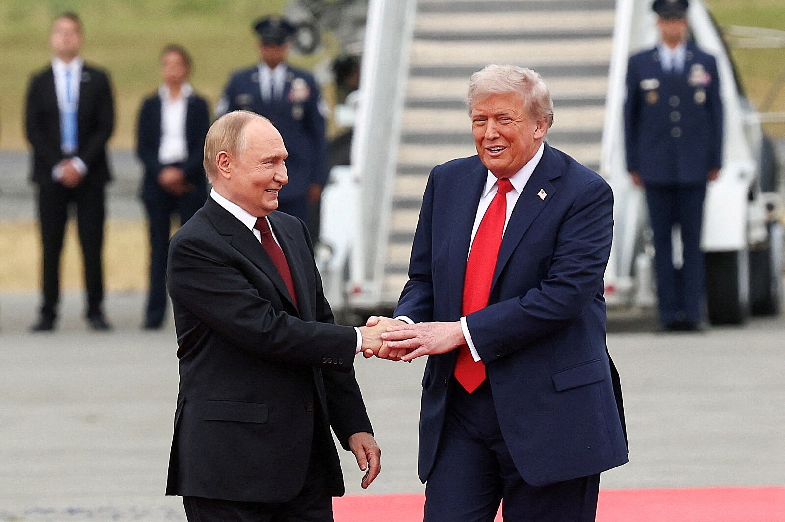 Měl jsem další báječný rozhovor s Putinem. Chce dohodu o ukončení války, řekl Trump
