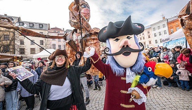 �editelka parku Aneta Hrdli�ková letos p�edstavila nového maskota Kapitána...