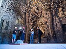 Uml barokn jeskyn v Arcibiskupskm zmku v Kromi jsou pokryt stovkami...