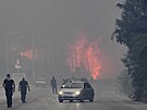 Lesní poár ve vesnici Theriano poblí msta Patras na západ ecka. (12. srpna...