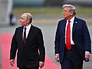 Americký prezident Donald Trump vítá ruského diktátora Vladimira Putina na...