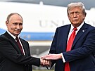 Americký prezident Donald Trump vítá ruského prezidenta Vladimira Putina na...