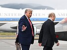 Americký prezident Donald Trump vítá ruského diktátora Vladimira Putina na...