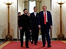 Americký prezident Donald Trump a ukrajinský prezident Volodomyr Zelenskyj na...