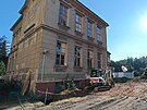 estnct let byla budova bval obchodn akademie przdn a nevyuit. Na konci...