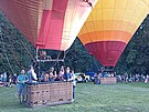 Hromadný start horkovzduných balón na 29. roníku akce Balóny nad Telí. (15....