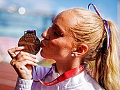 Apolena vábíková s bronzovou medailí z juniorského mistrovství Evropy v...