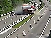Policejní video, v nm se idii nevnují ízení