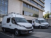 Policie nasadí na kontrolu bezpenosti provozu dv nová vozidla. Pedstavil je...