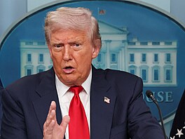 Americký prezident Donald Trump hovoí na tiskové konferenci, na které oznámil...